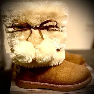 Makalu Faux Fur Lined Boots